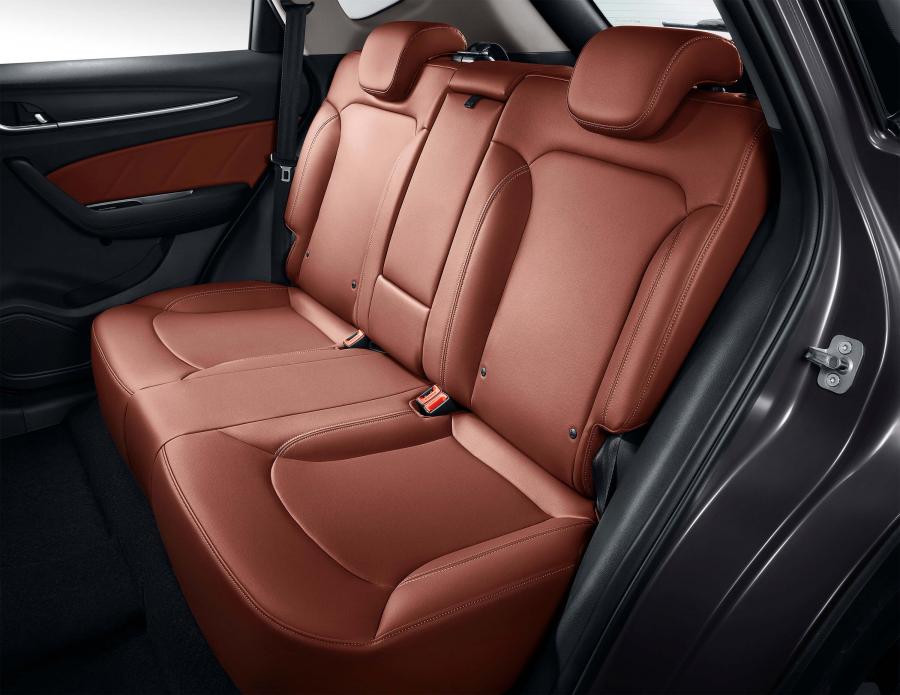 Интерьер Brilliance V6 2017 года  (фото 8 из 10)